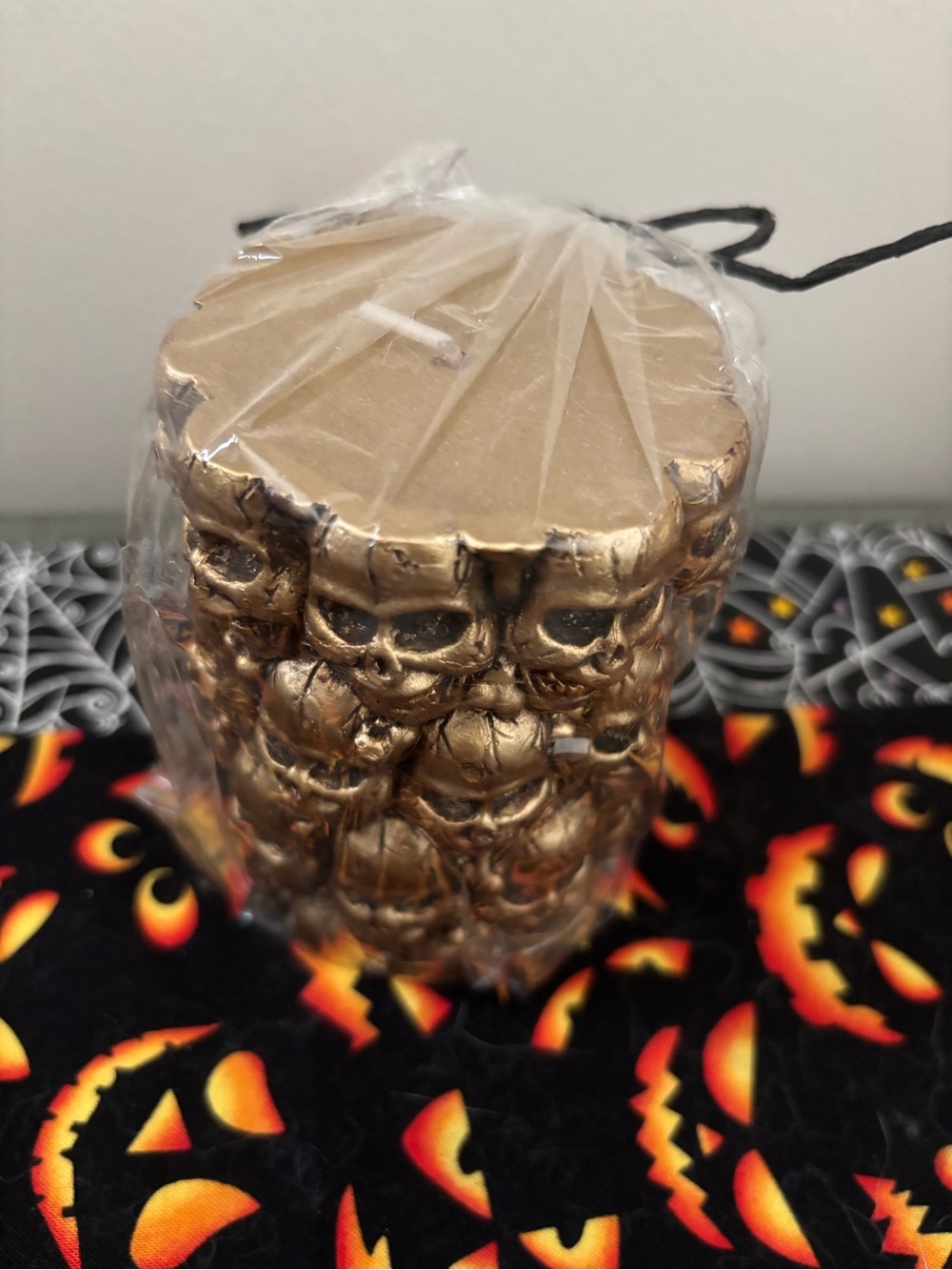 Bleeding Skull Candle - Metallic Gold - Picture 3 of 4
